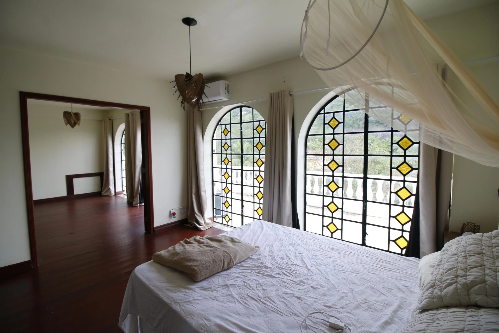 Mountain view in a 3-bedroom house, 460 m² — photo 9