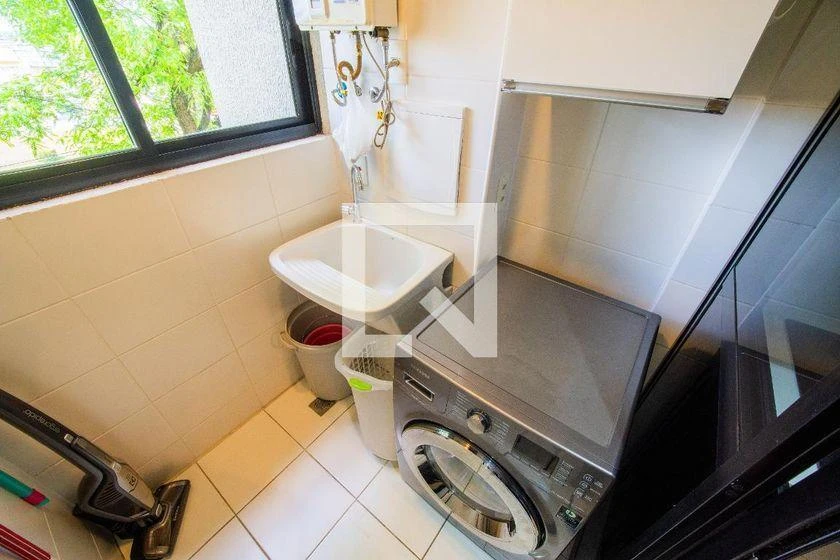 Furnished apartment, 65 m², with a glass-enclosed balcony — photo 14