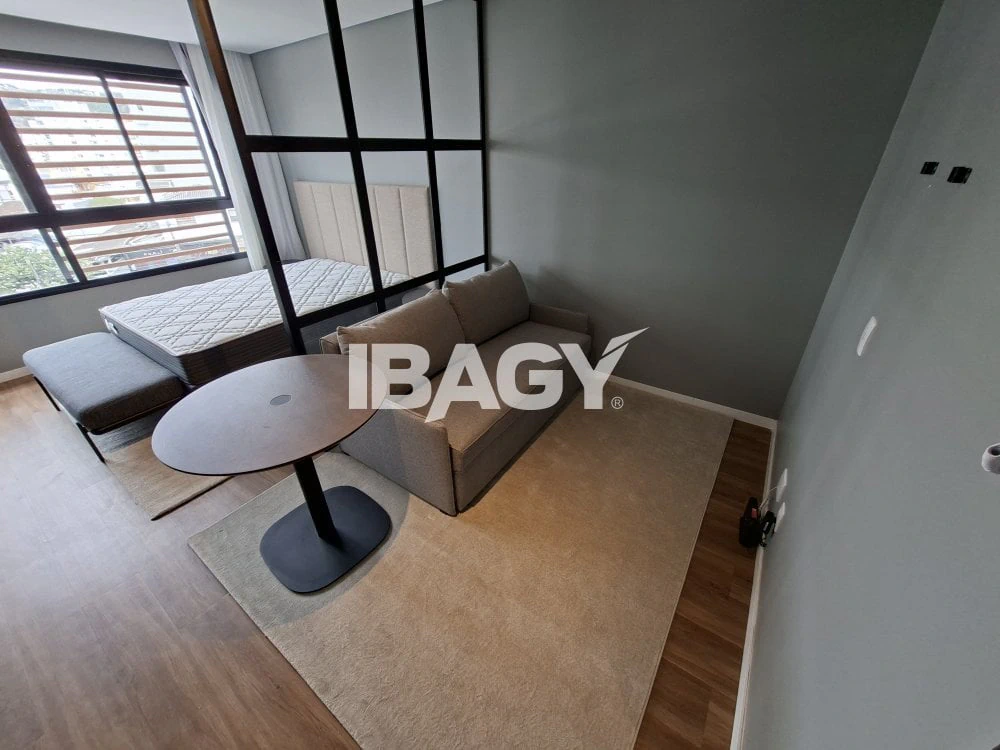 30 m² apartment with 1 bedroom and tall windows — photo 25