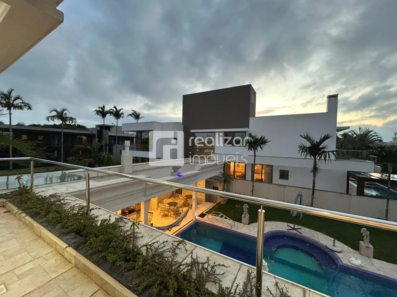 House with 7 bedrooms and a private garden — photo 6