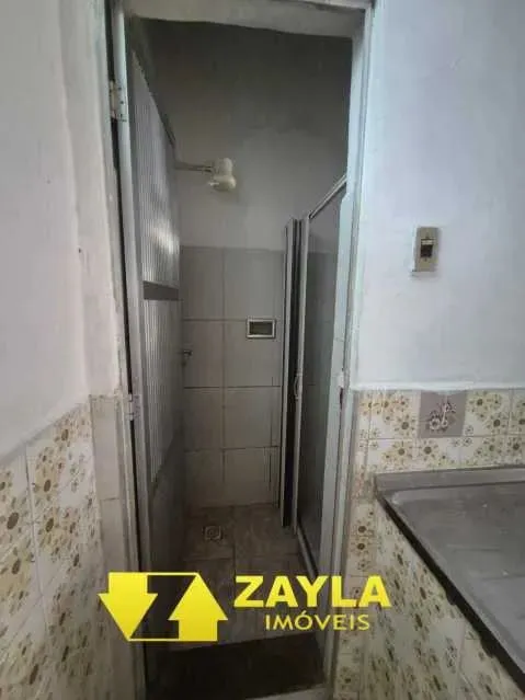 1-bedroom apartment with a glass-enclosed shower — photo 7