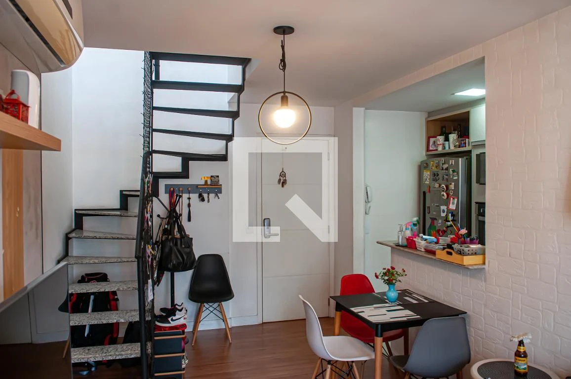 Walk-in closet in a 3-bedroom apartment, 130 m² — photo 16