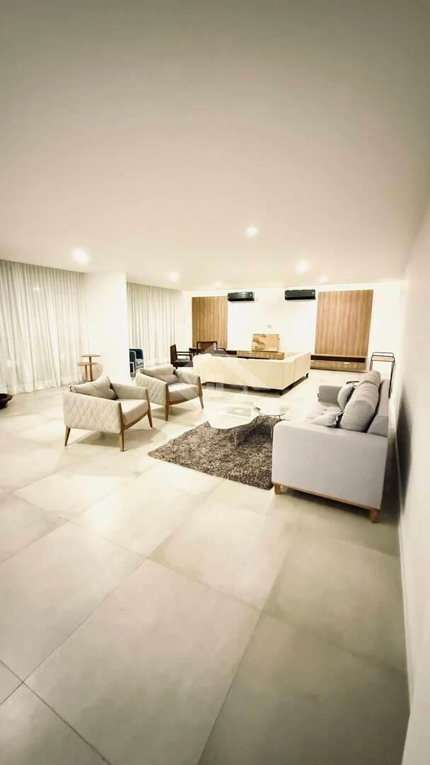 5 en-suite bedrooms in a modern open-plan house — photo 15