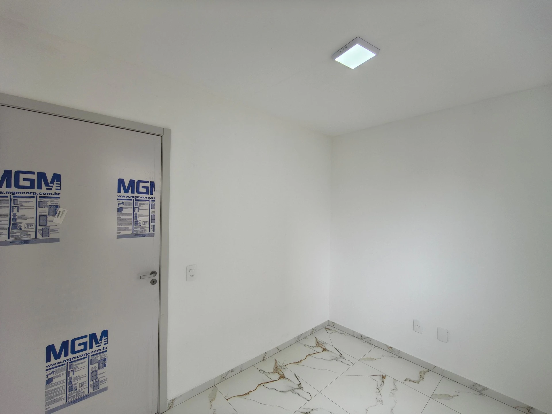 Unfurnished 2-bedroom apartment with 1 parking space — photo 20
