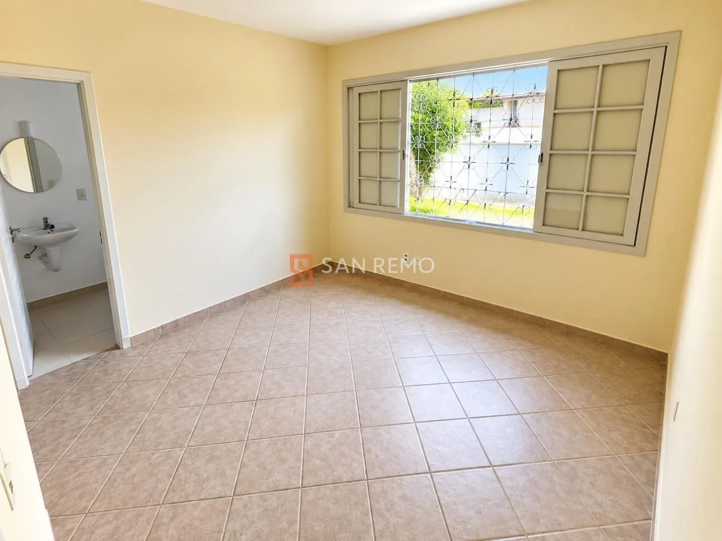 5-bedroom house with a garden — photo 2