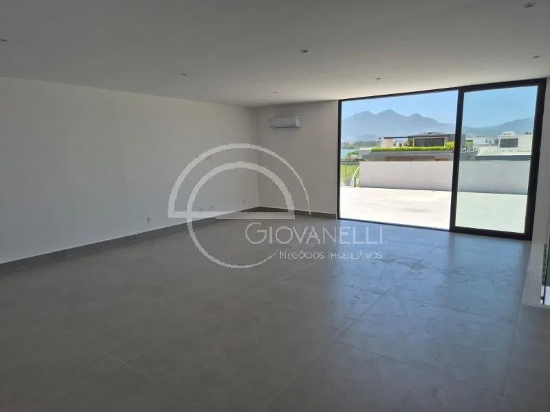 Furnished house with 4 en-suites and open-plan kitchen — photo 29
