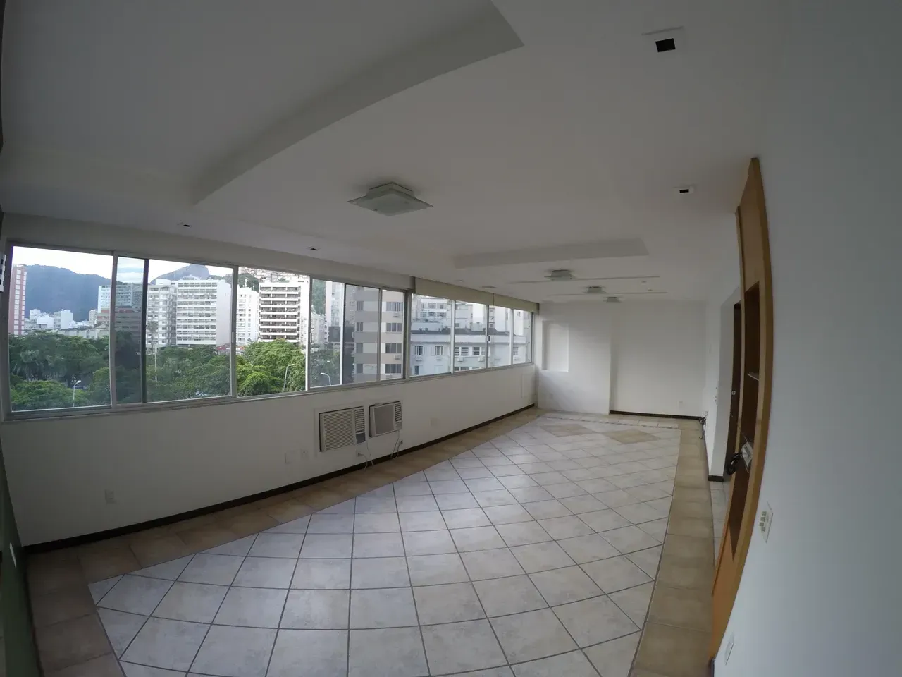 4-bedroom apartment with 141 m² and 2 parking spaces — photo 4