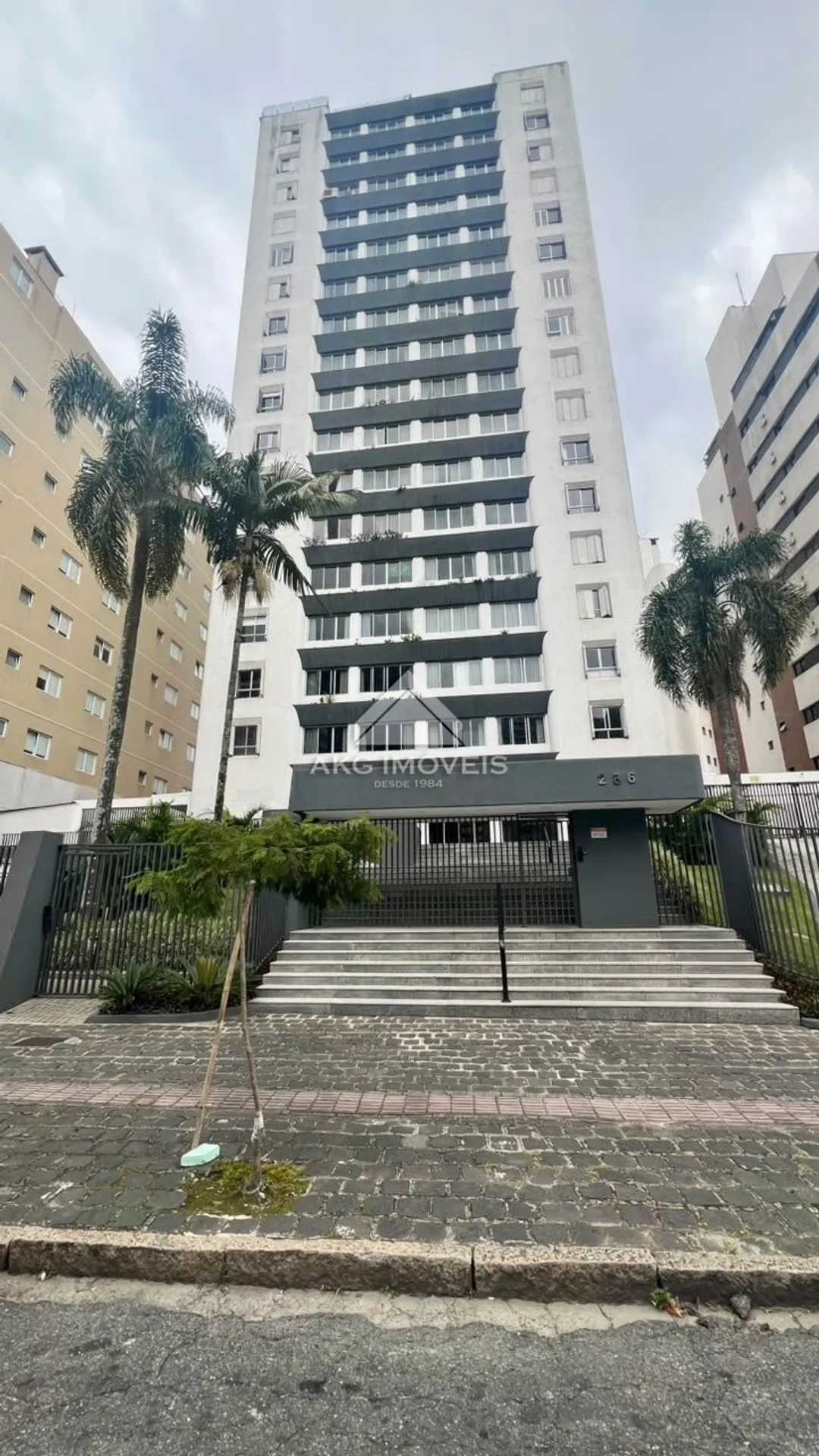 3-bedroom apartment with a home office in Curitiba — photo 12