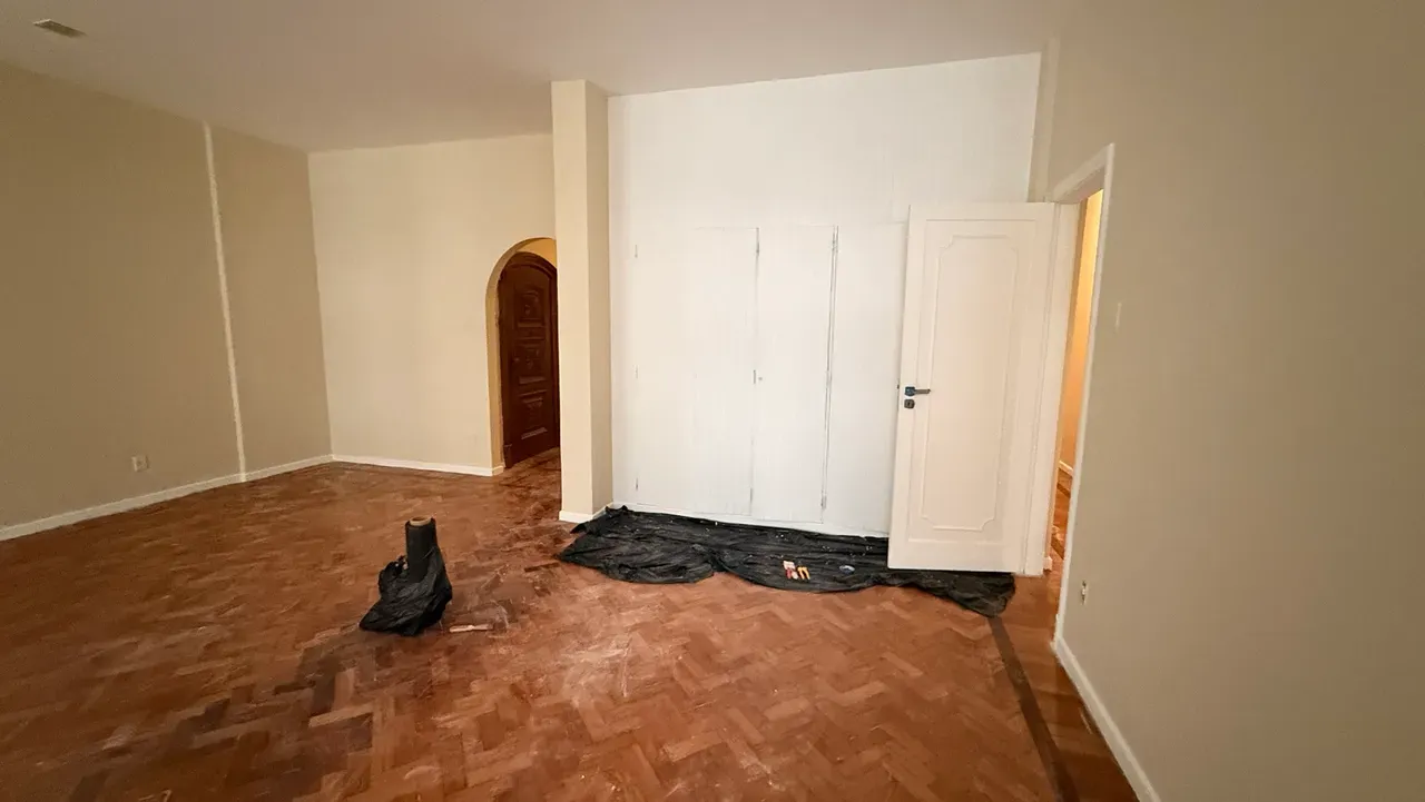 4-bedroom apartment, 1 with its own bathroom, 240 m² — photo 23