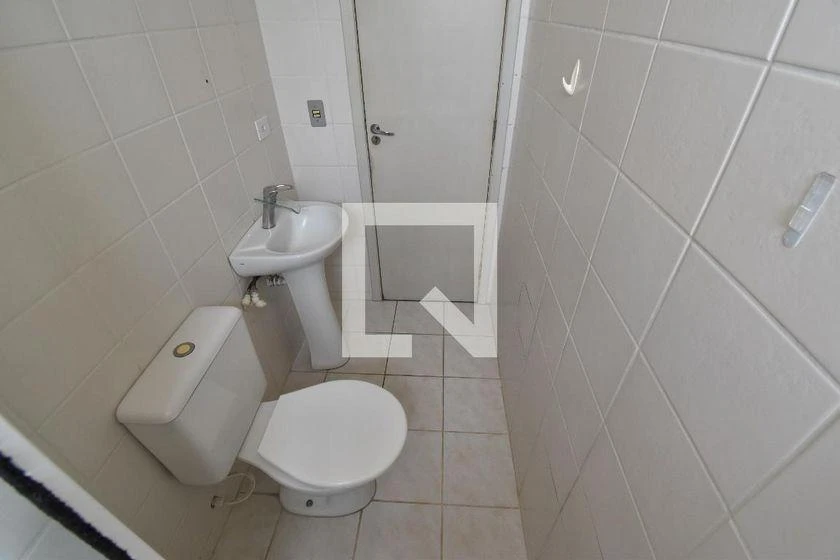 3-bedroom apartment in a building with a pool — photo 38
