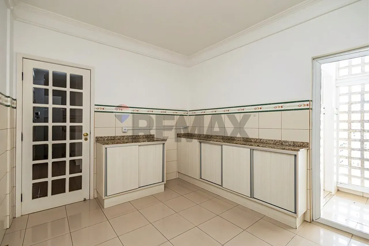 Home office in a 3-bedroom apartment, 181 m² — photo 5