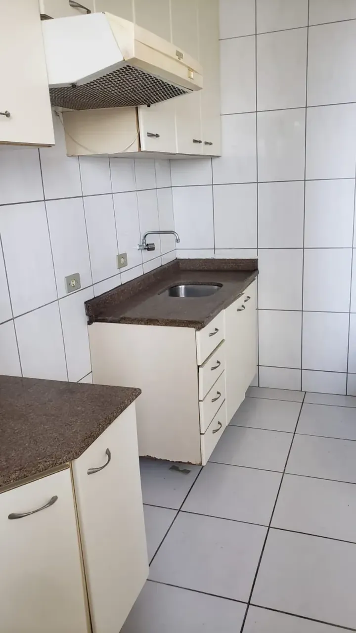 Apartamento com 2 quartos e box de vidro no banheiro — photo 6