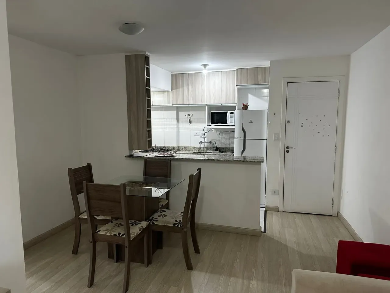 Balcony with a grill in a 2-bedroom apartment, 50 m² — photo 2