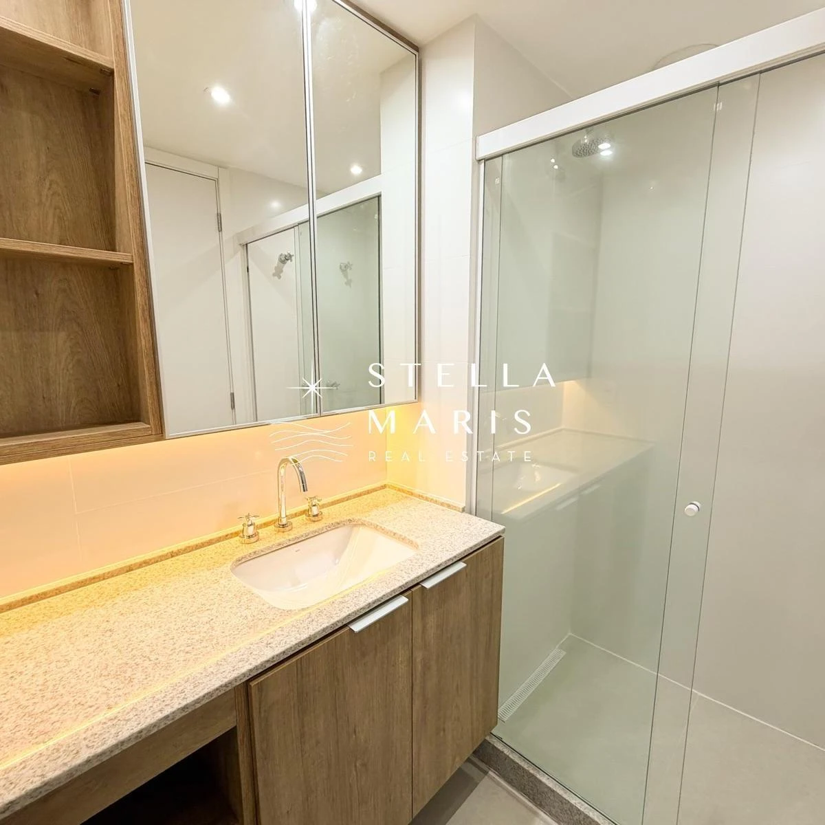 2-bedroom apartment in a building with a pool — photo 2