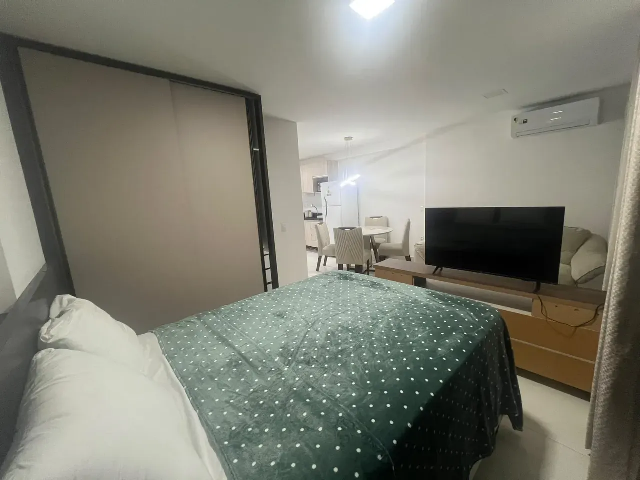 Студія 52 м² з 1 спальнею та кухнею відкритого плану — photo 8