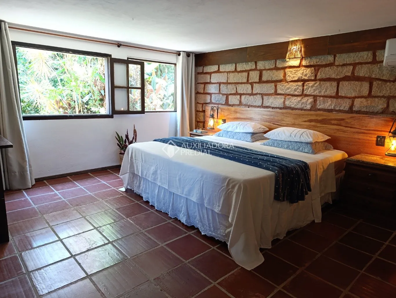 Furnished house with a balcony, 6 bedrooms and 3 baths — photo 92