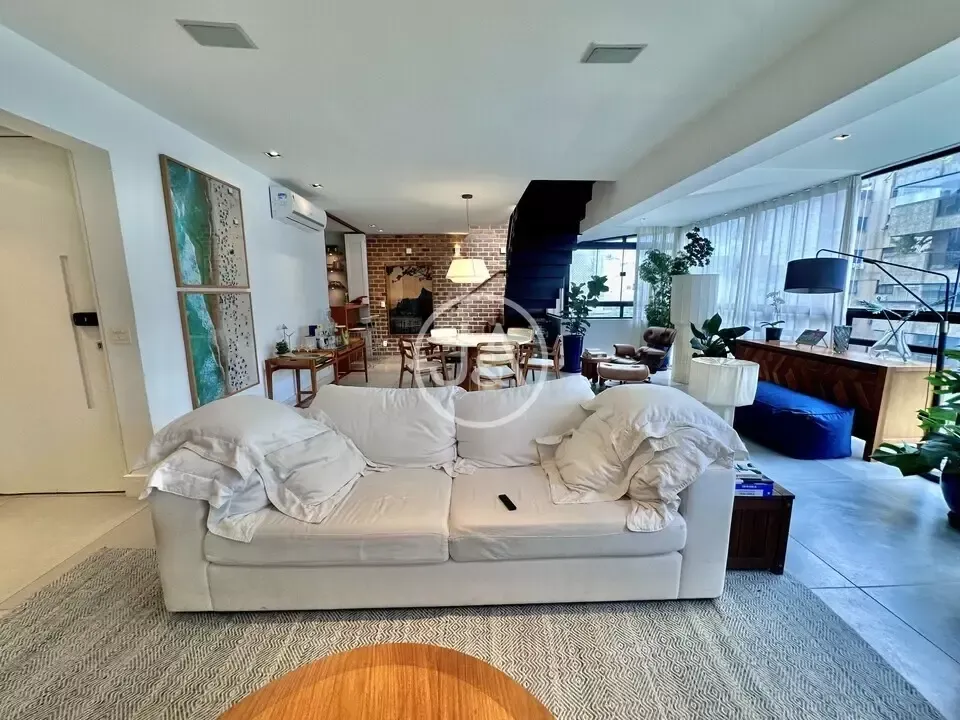 Water view in a 3-bedroom apartment, 140 m²
