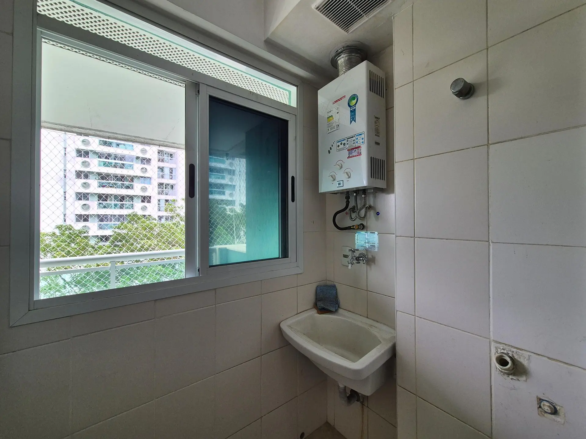 2-bedroom apartment with open-plan kitchen — photo 29