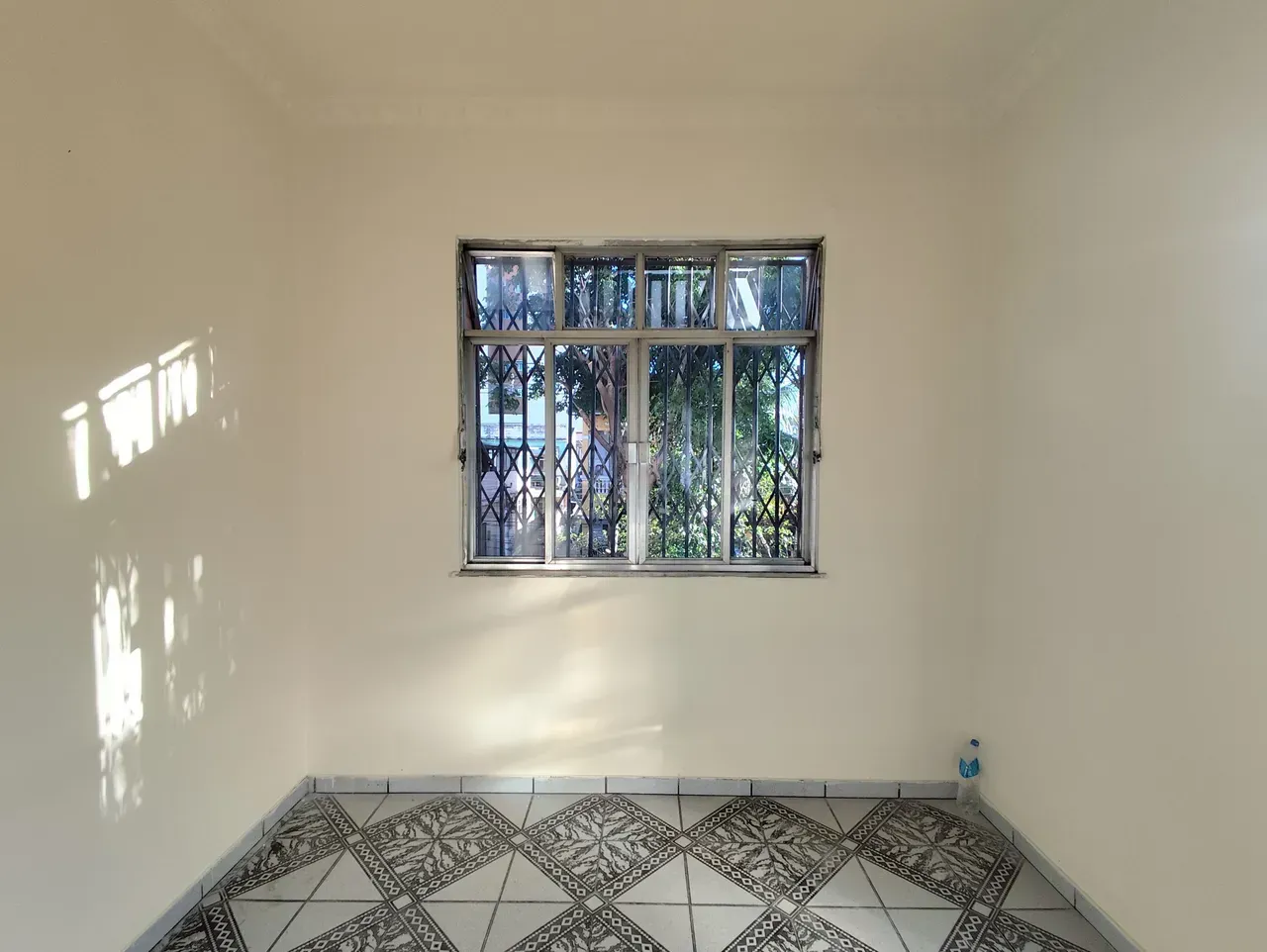 Unfurnished apartment with 3 bedrooms and 1 bathroom — photo 14