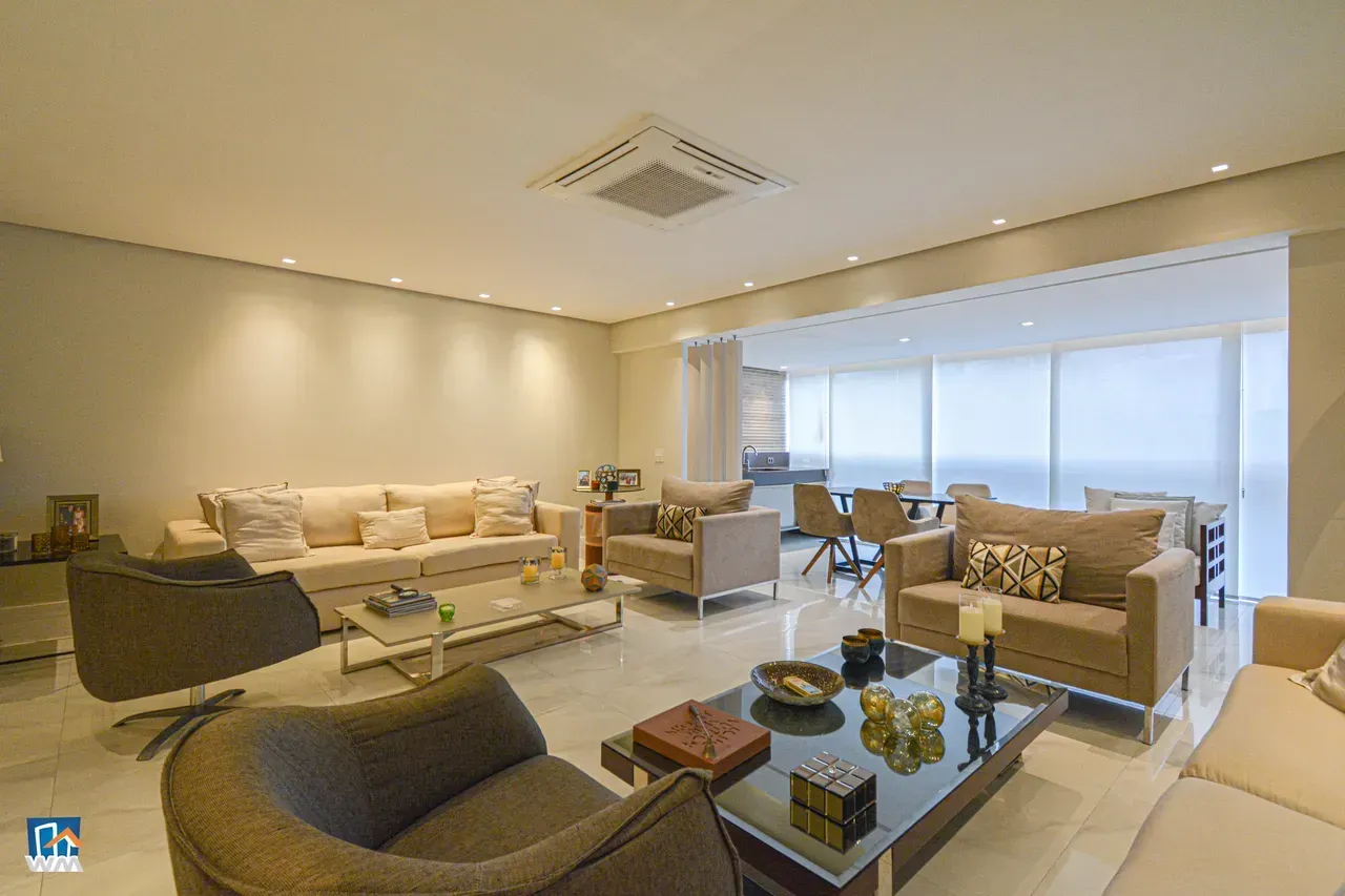 4-bedroom apartment with open-plan kitchen and electric stove — photo 3