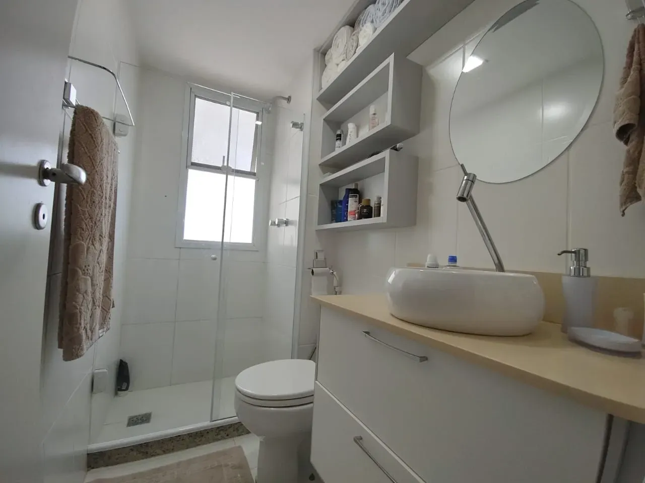 Furnished apartment, 69 m², with a glass-enclosed balcony — photo 8