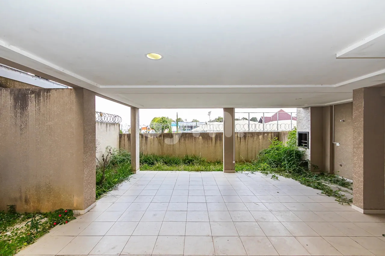 House in a gated community with 5 bedrooms and 3 suites — photo 8