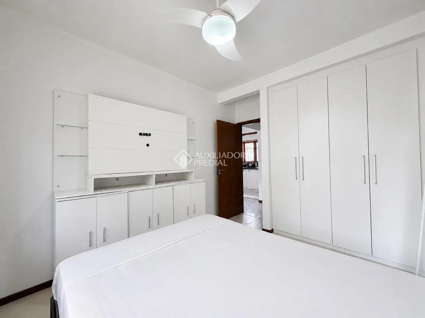 Casa de 3 dormitorios con cocina cerrada y cocina a gas — photo 8