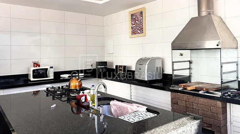 Furnished house with 6 en-suite bedrooms and 10 bathrooms — photo 2