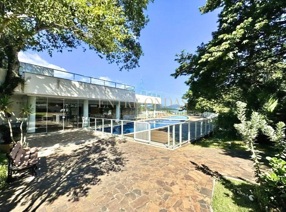 Water view in a 4-bedroom house, 263 m² — photo 3