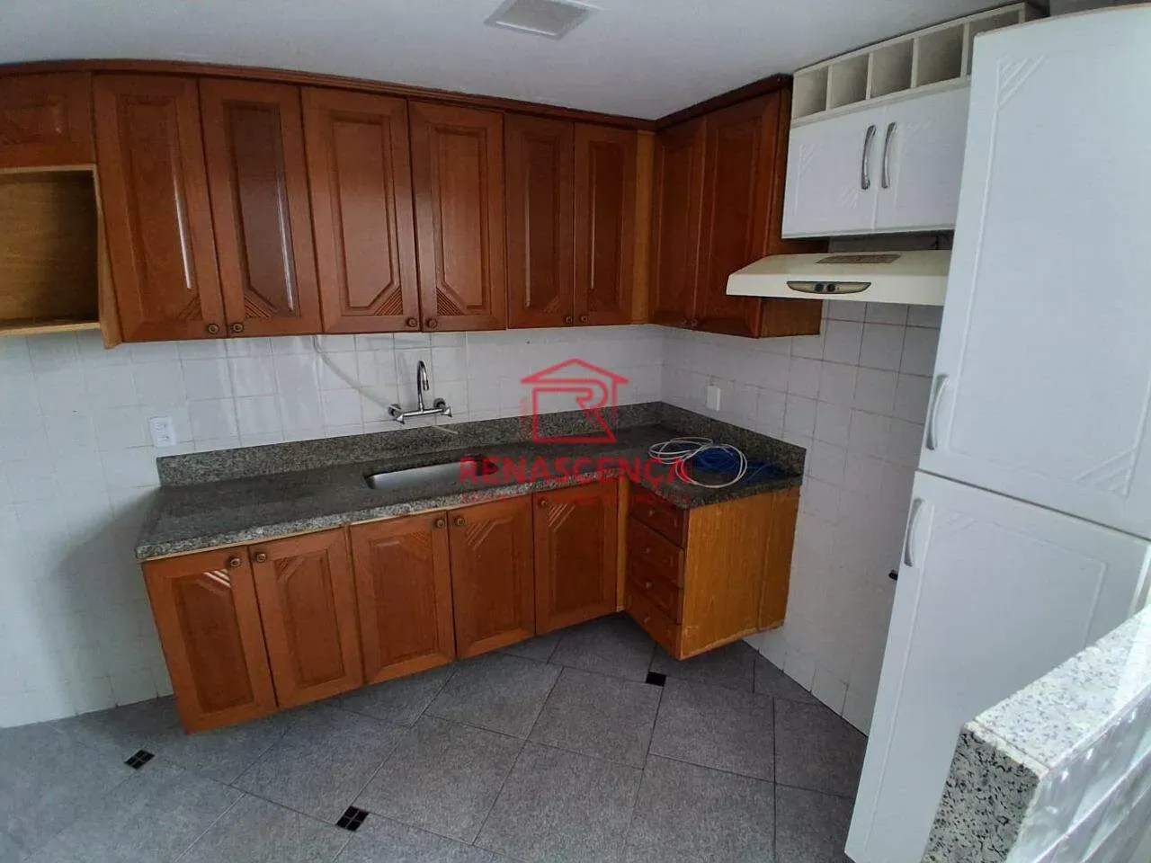 Apartamento sem mobília com 3 quartos, piso de madeira — photo 25