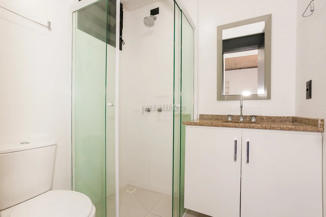 Estudio con cocina abierta y muebles empotrados — photo 11