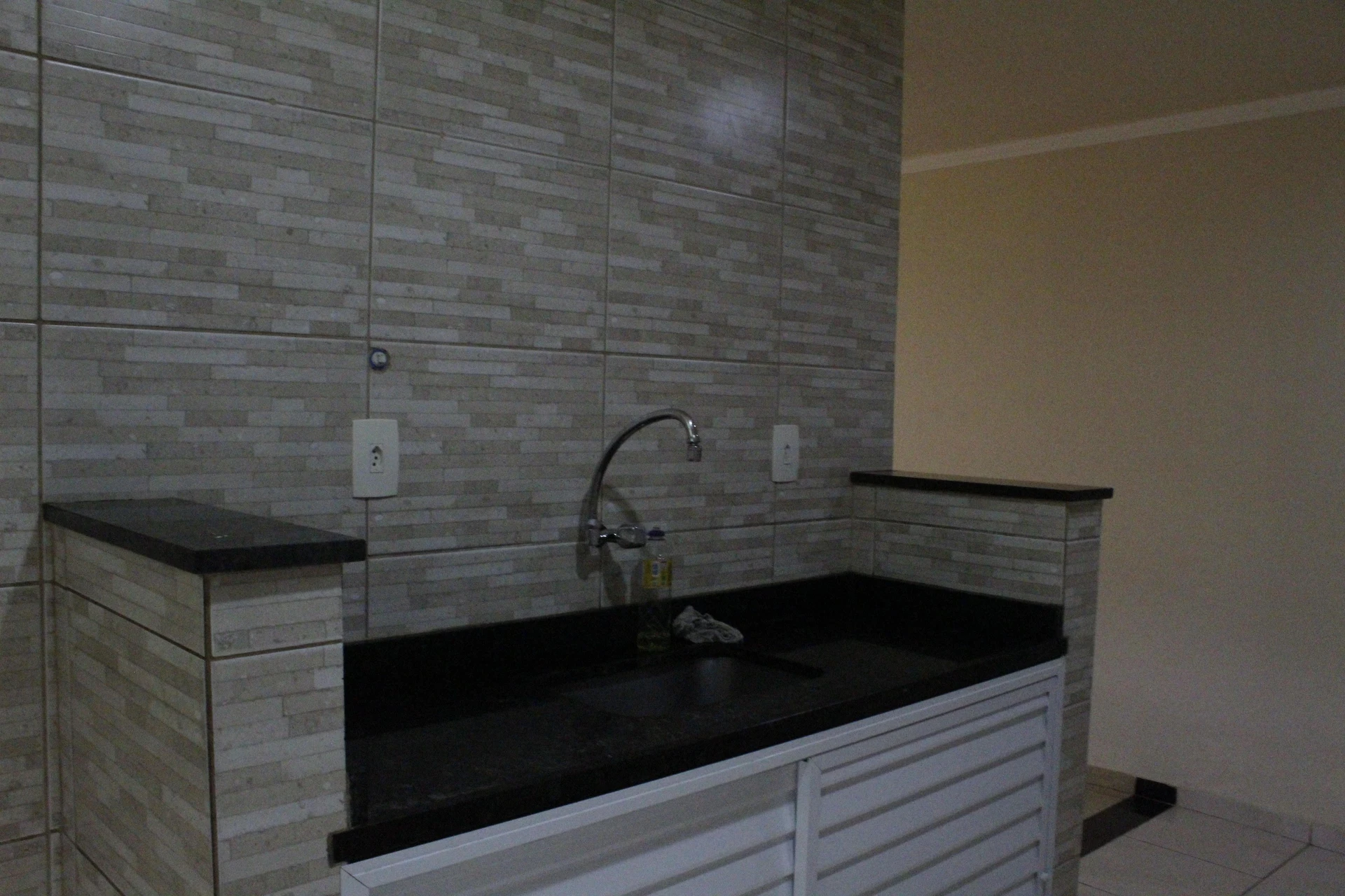 Casa sem mobília com 1 quarto e 2 banheiros e garagem — photo 8
