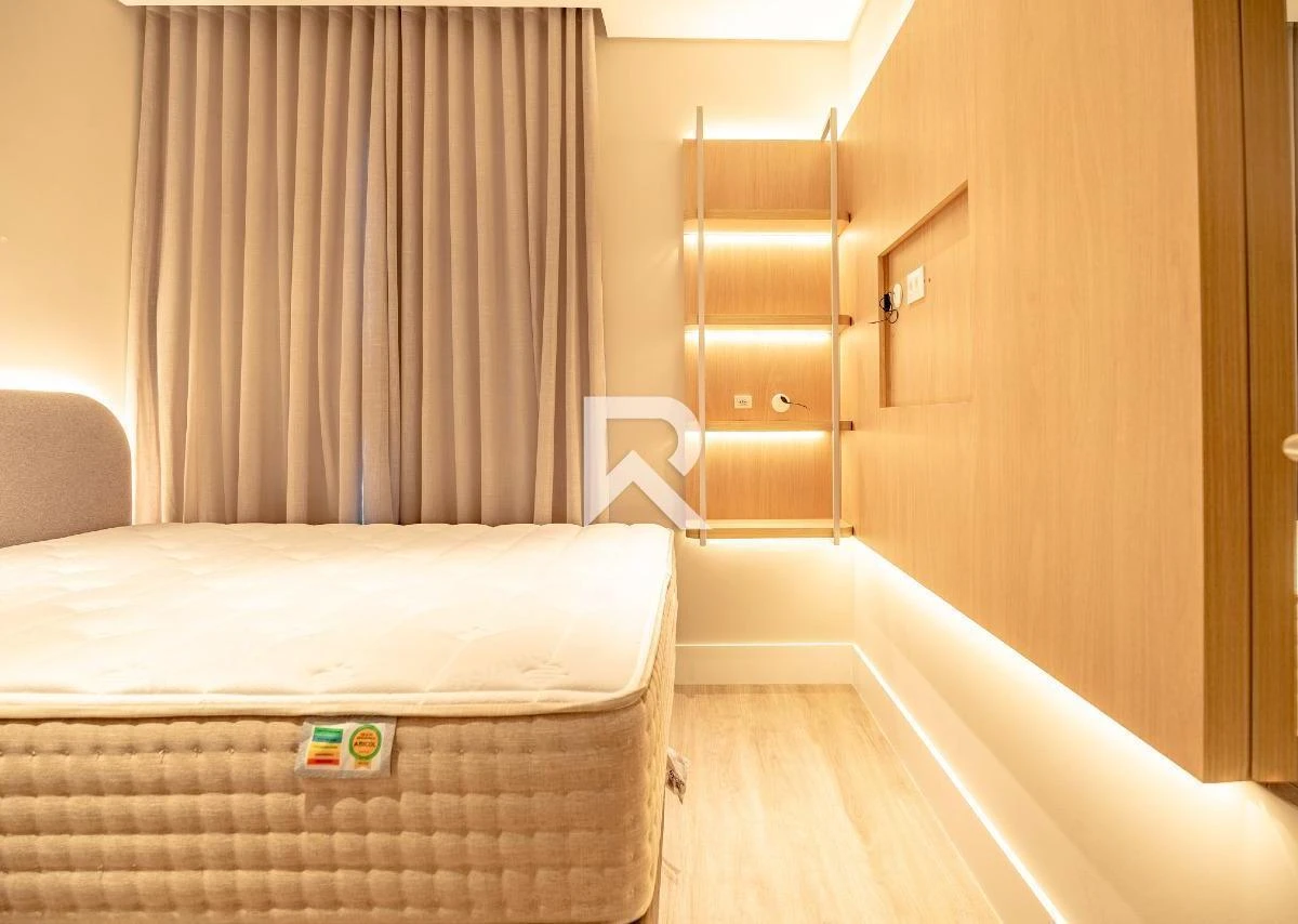 Furnished apartment, 87 m², with a glass-enclosed balcony — photo 25
