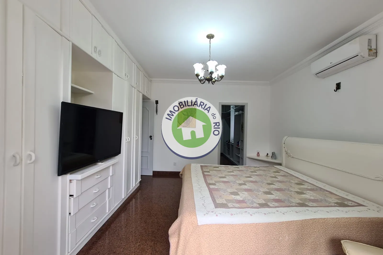 House with 5 bedrooms and 5 bathrooms plus 4 parking spaces — photo 10