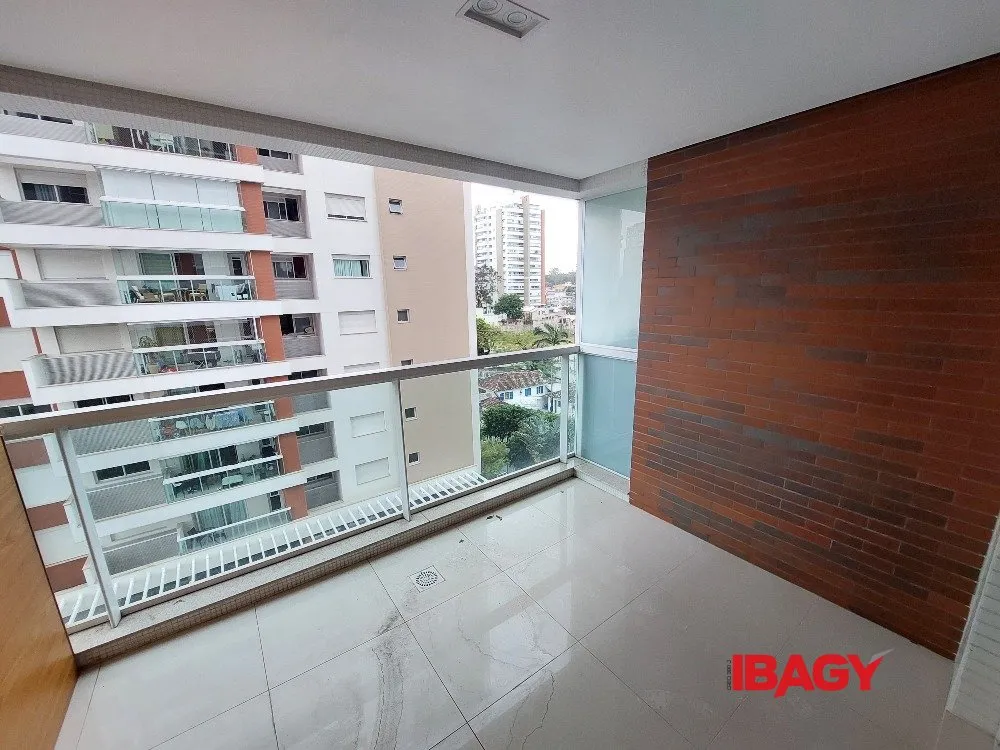 Furnished 2-suite apartment with enclosed balcony — photo 7