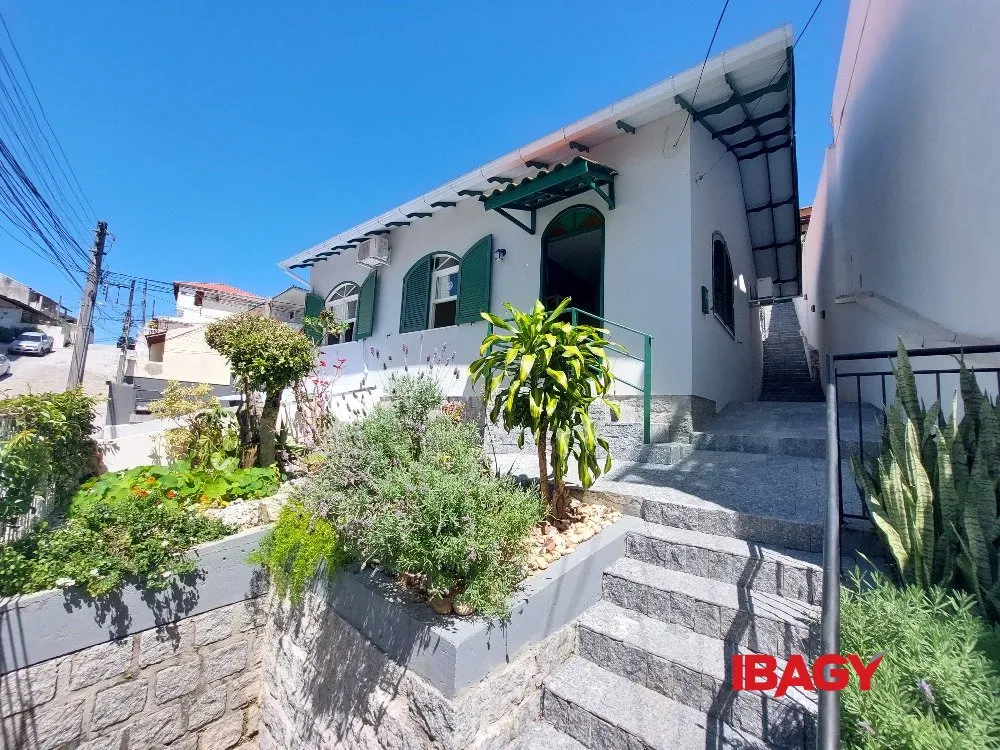 3-bedroom house with 1 bathroom and a gas kitchen — photo 6