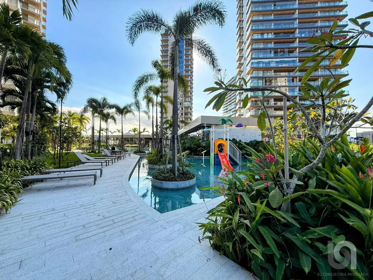 Apartamento com 4 dormitórios e 5 banheiros, 231 m² — photo 22