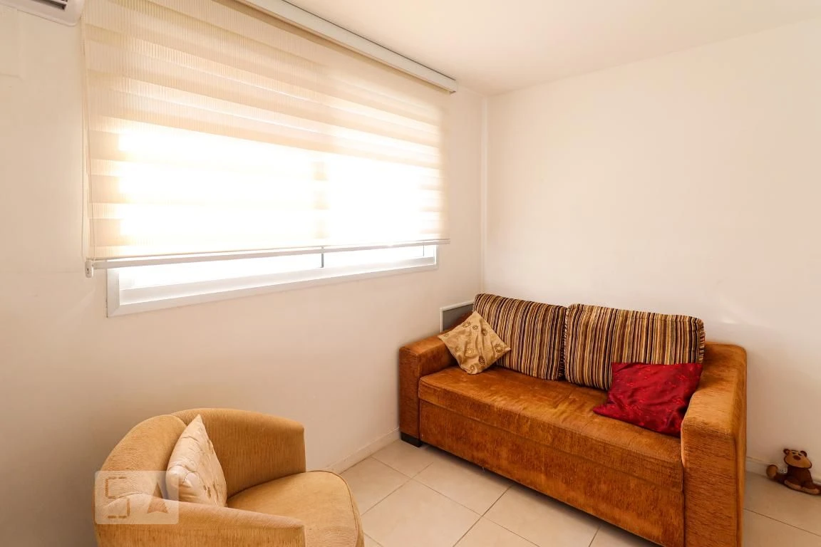 Rental apartment with 4 bedrooms and a glassed-in balcony — photo 27
