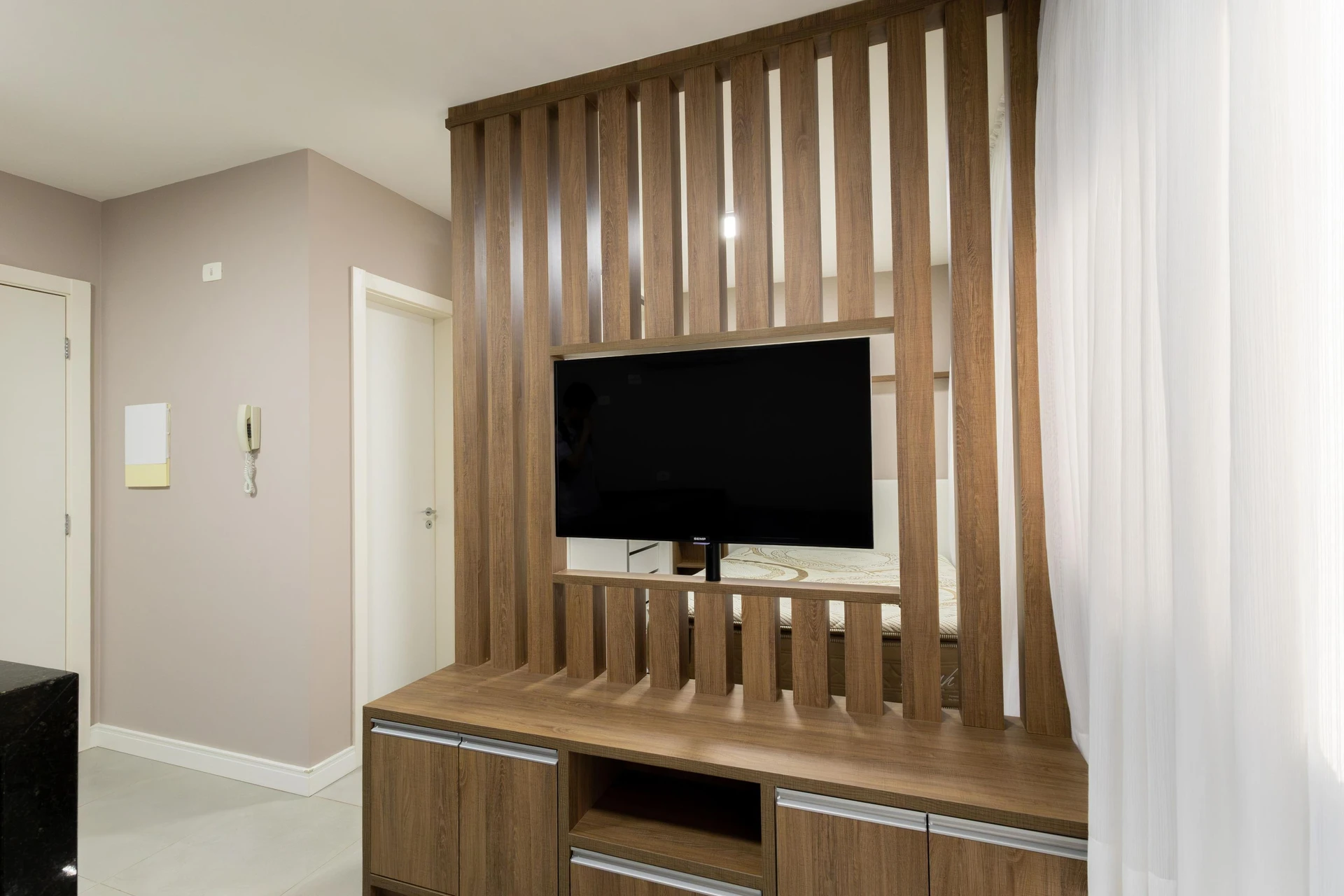 Floor-to-ceiling windows in a one-bedroom apartment, 27 m² — photo 11