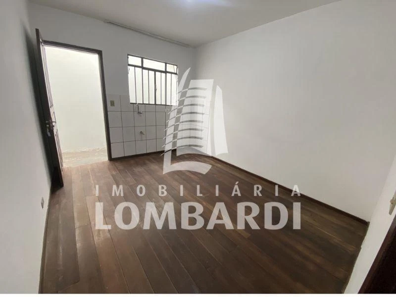 2-bedroom house with wood or laminate floors in Curitiba — photo 7