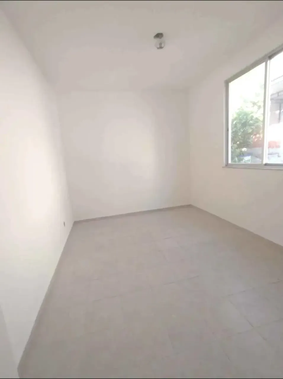 Rental apartment with 2 bedrooms, 1 bath, and a parking space — photo 5