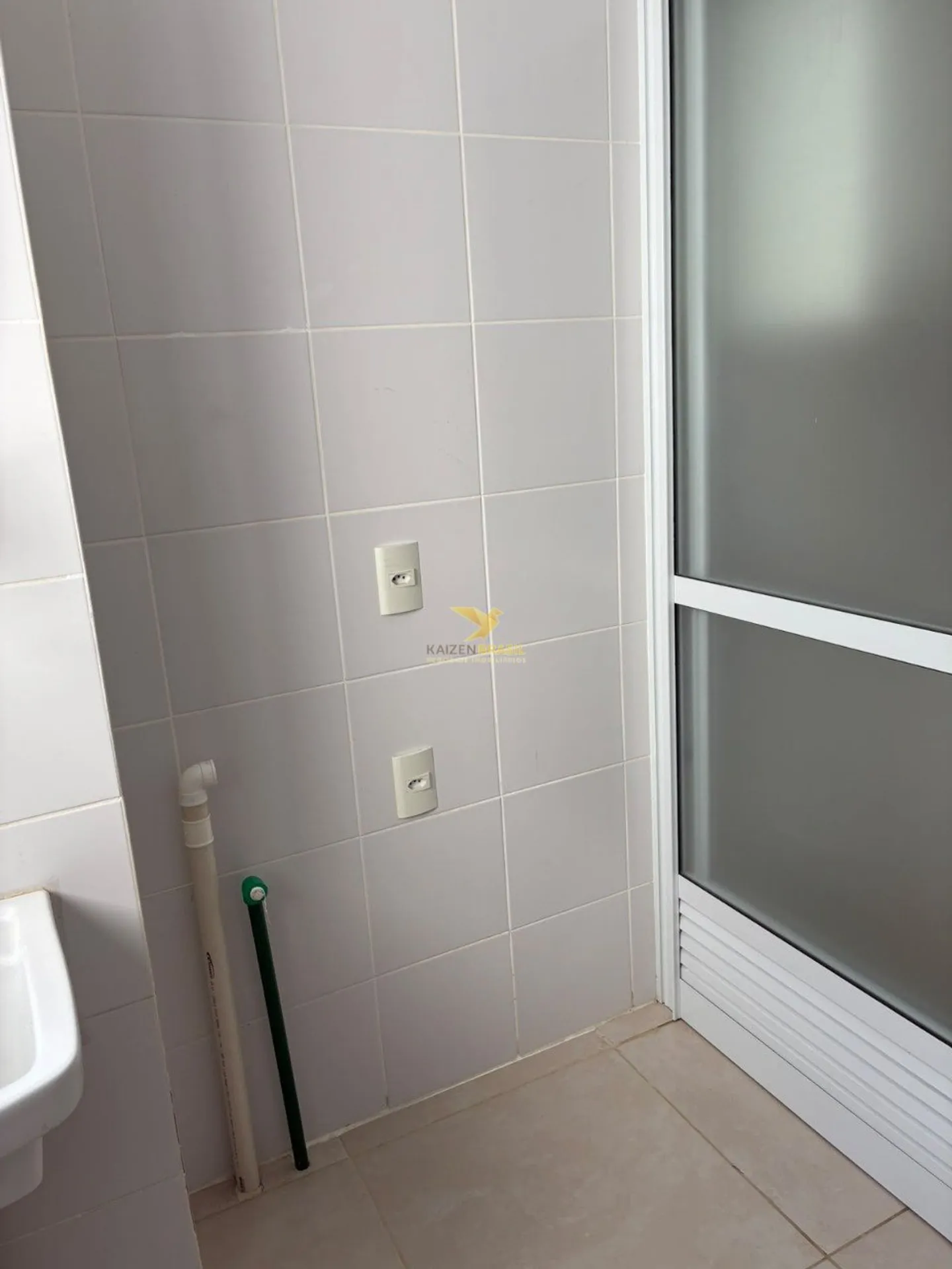 3-bedroom apartment, 1 with its own bathroom, 97 m² — photo 23