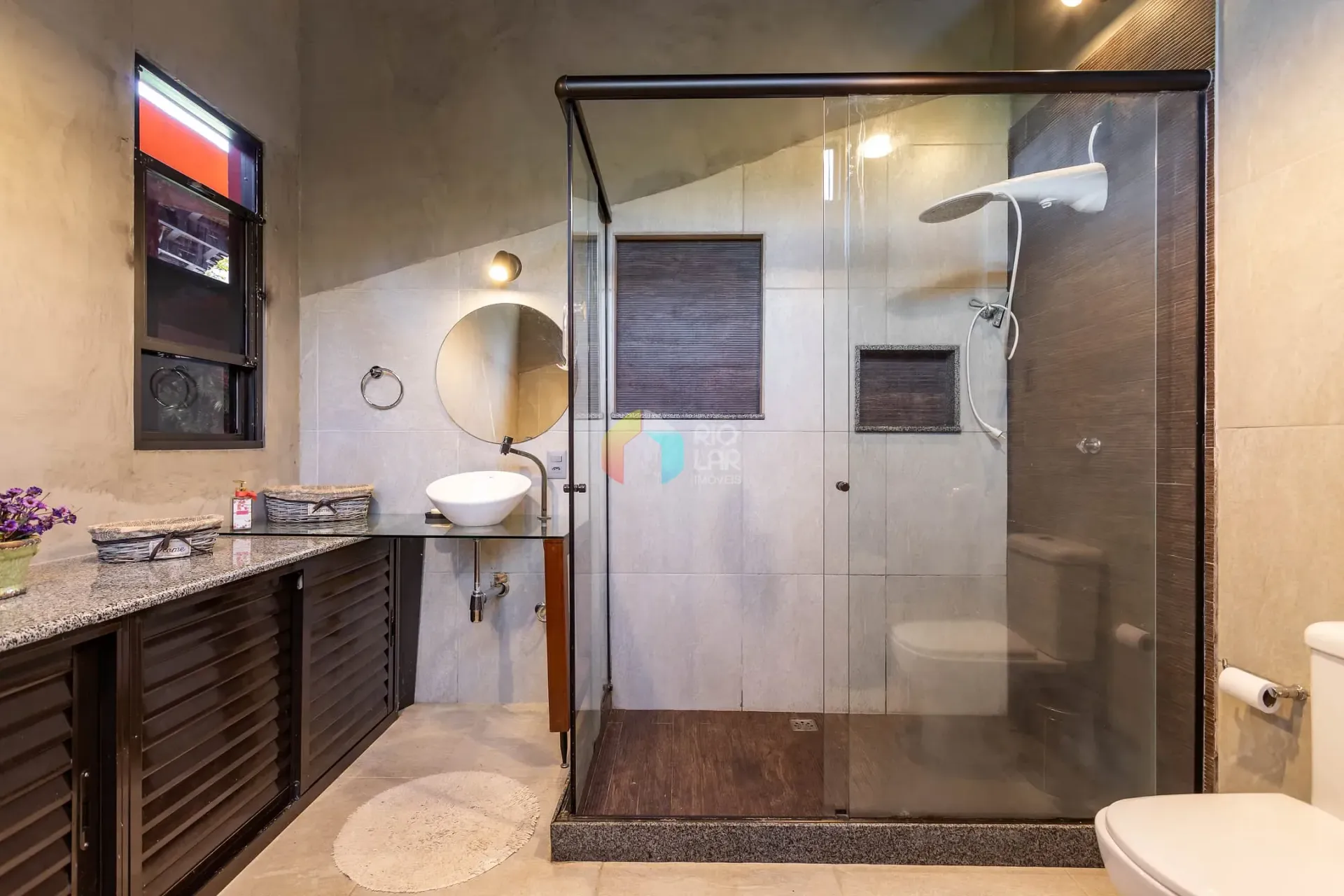 392 m² house with a home office and a grill on the balcony — photo 24