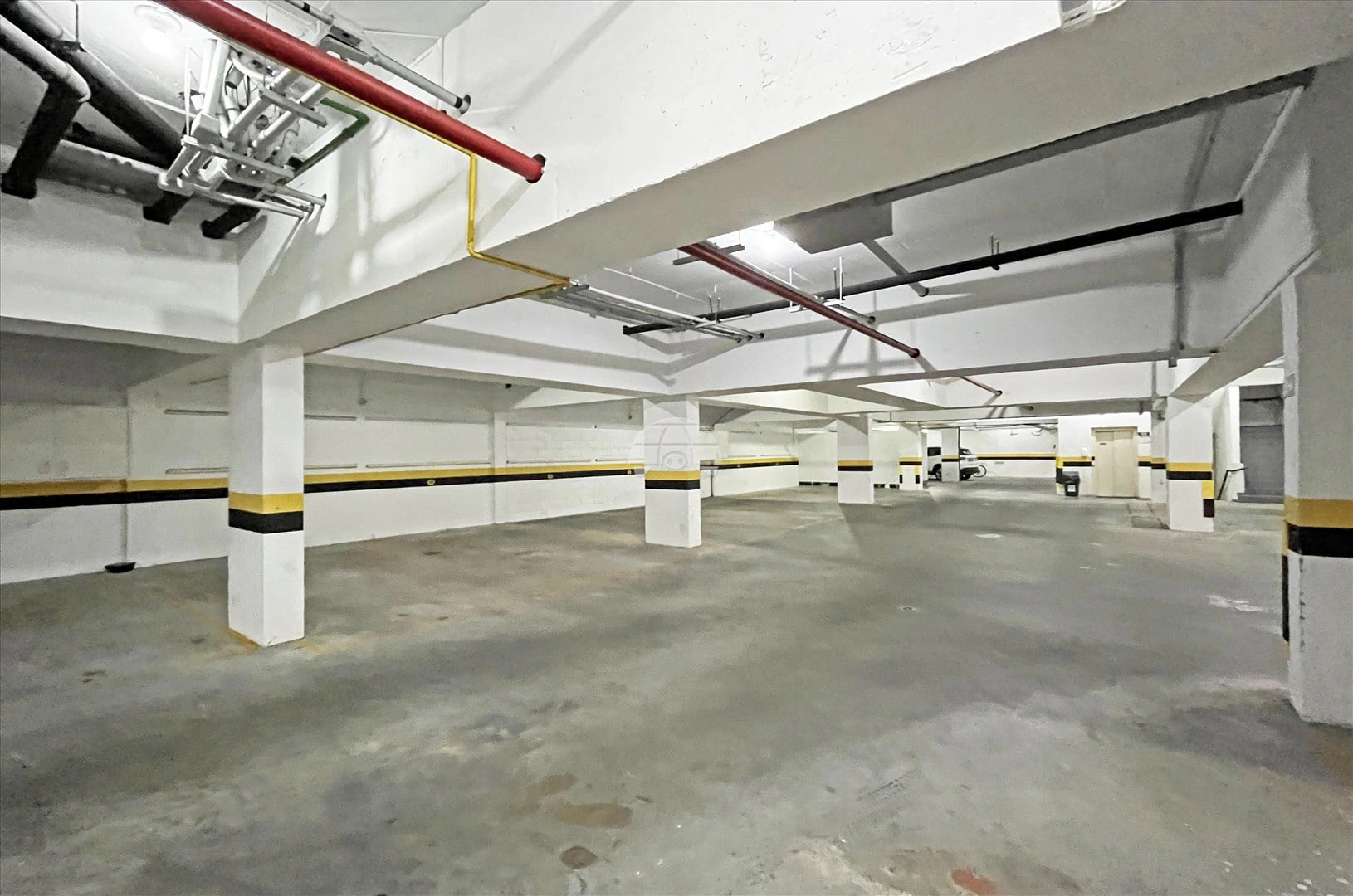 Apartment, 150 m², with wood or laminate floors — photo 18