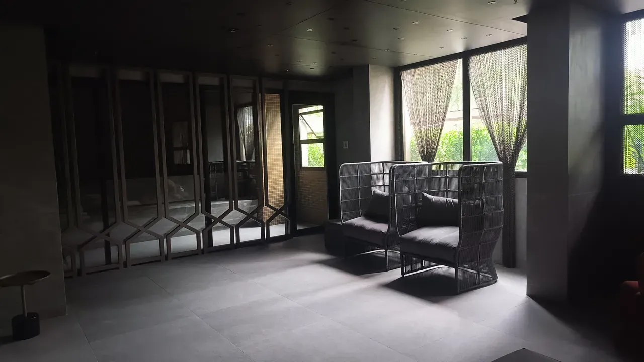 Квартира 73 м² с застеклённым балконом и видом на горы — photo 56