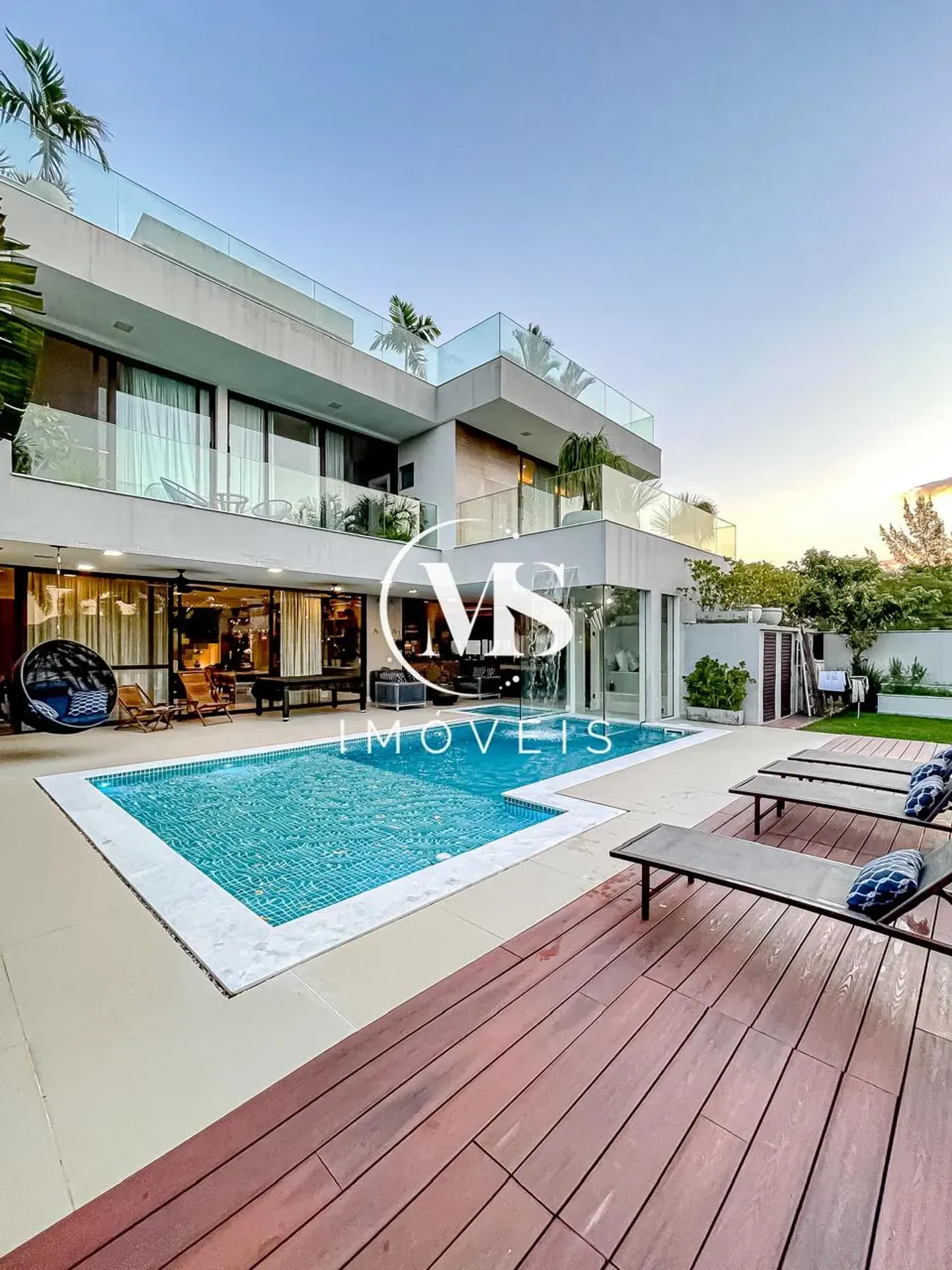 Jacuzzi in a 5-bedroom house, 780 m² — photo 19