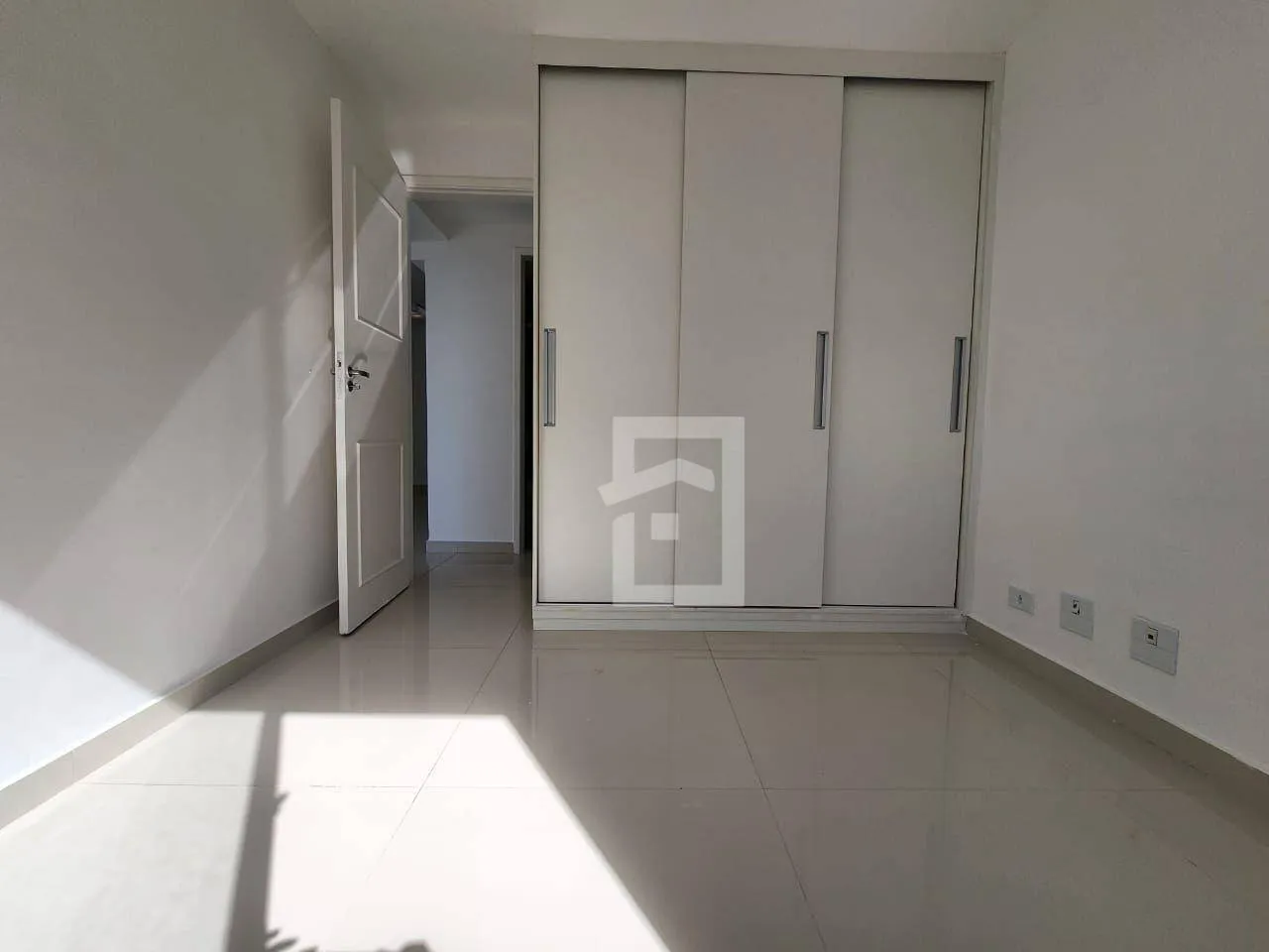 Duplex penthouse with 2 bedrooms and 4 bathrooms, 197 m² — photo 3