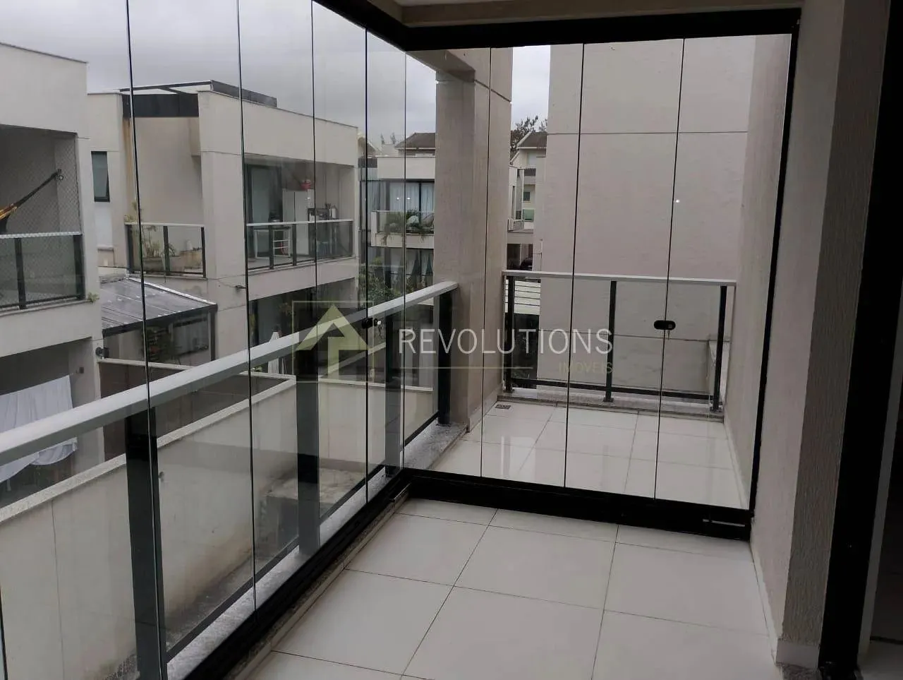 3-bedroom house with 5 bathrooms and 3 parking spots