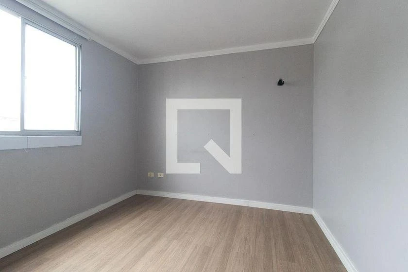 47 m² apartment with a walk-in closet and a home office — photo 2