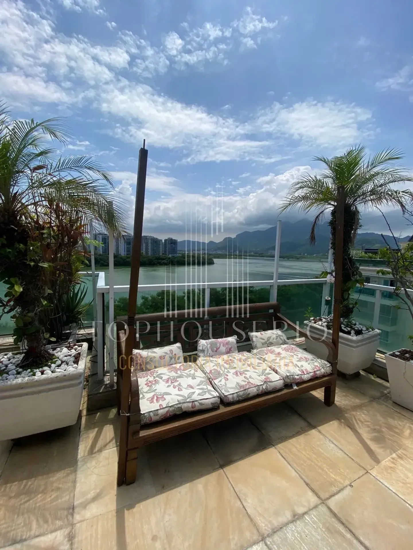 Furnished penthouse with 3 bedrooms and 4 bathrooms — photo 11